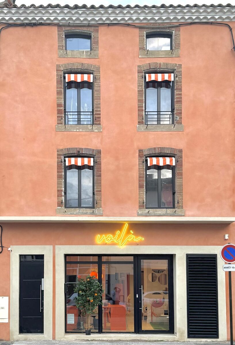 La vitrine de l'agence Voilà Immobilier à Carcassonne