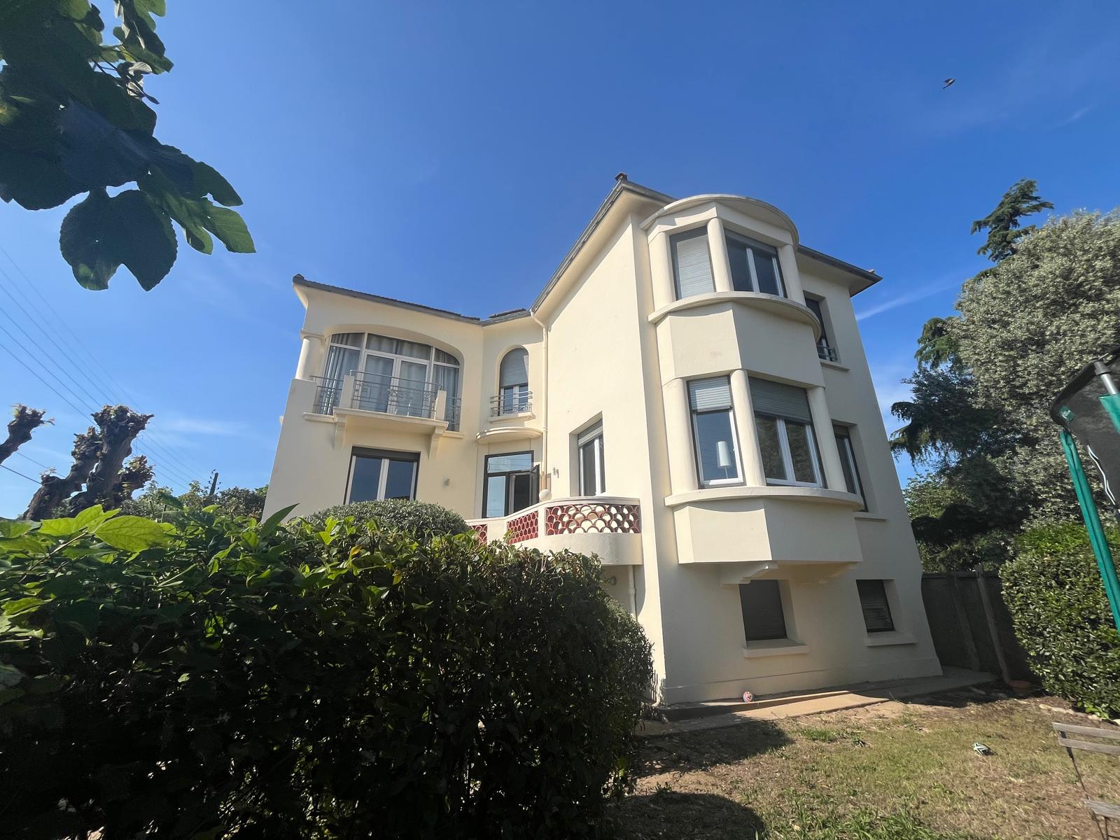 Villa des années 30 à fort potentiel