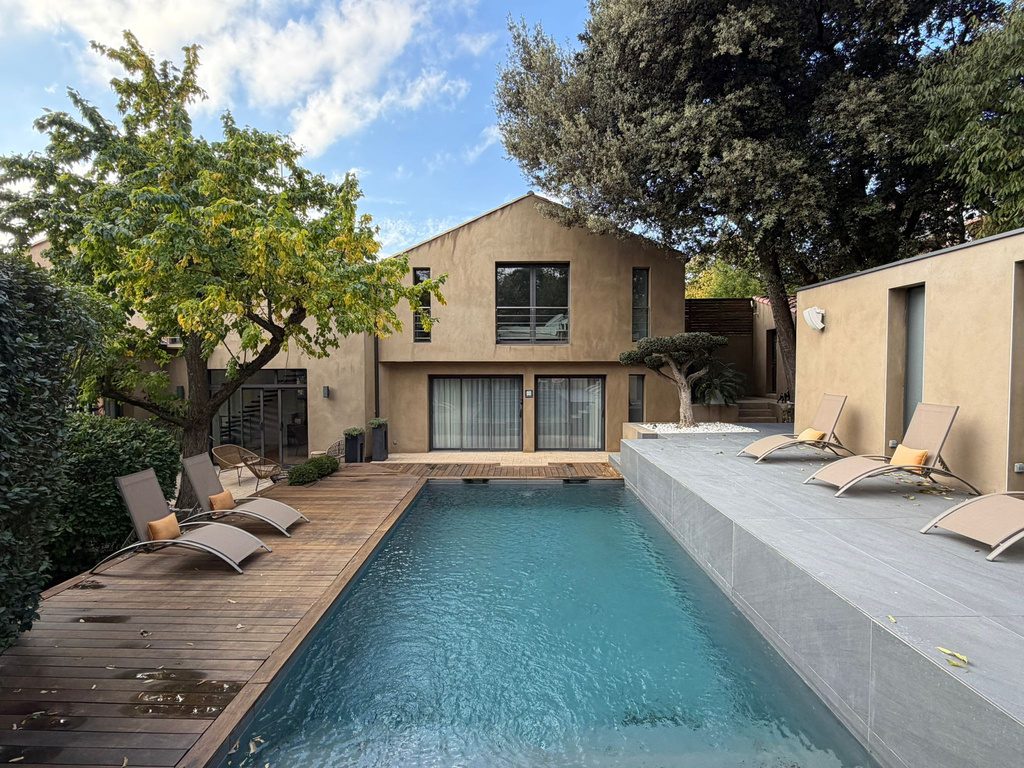 Une maison avec piscine gérée par Voilà